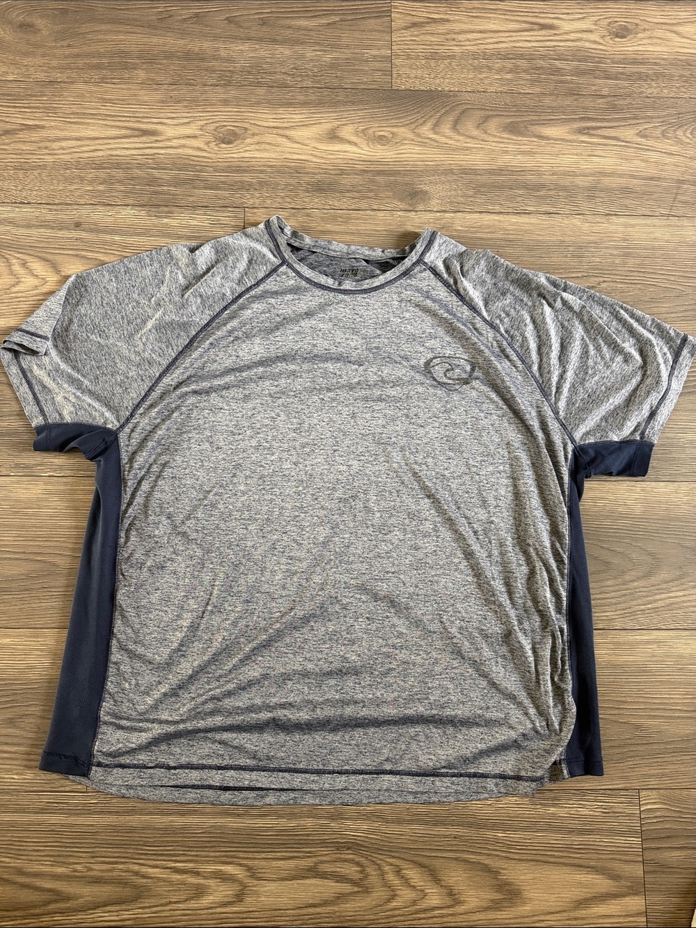 Men's Gray Short-Sleeve Performance Tee with Navy Side Panels